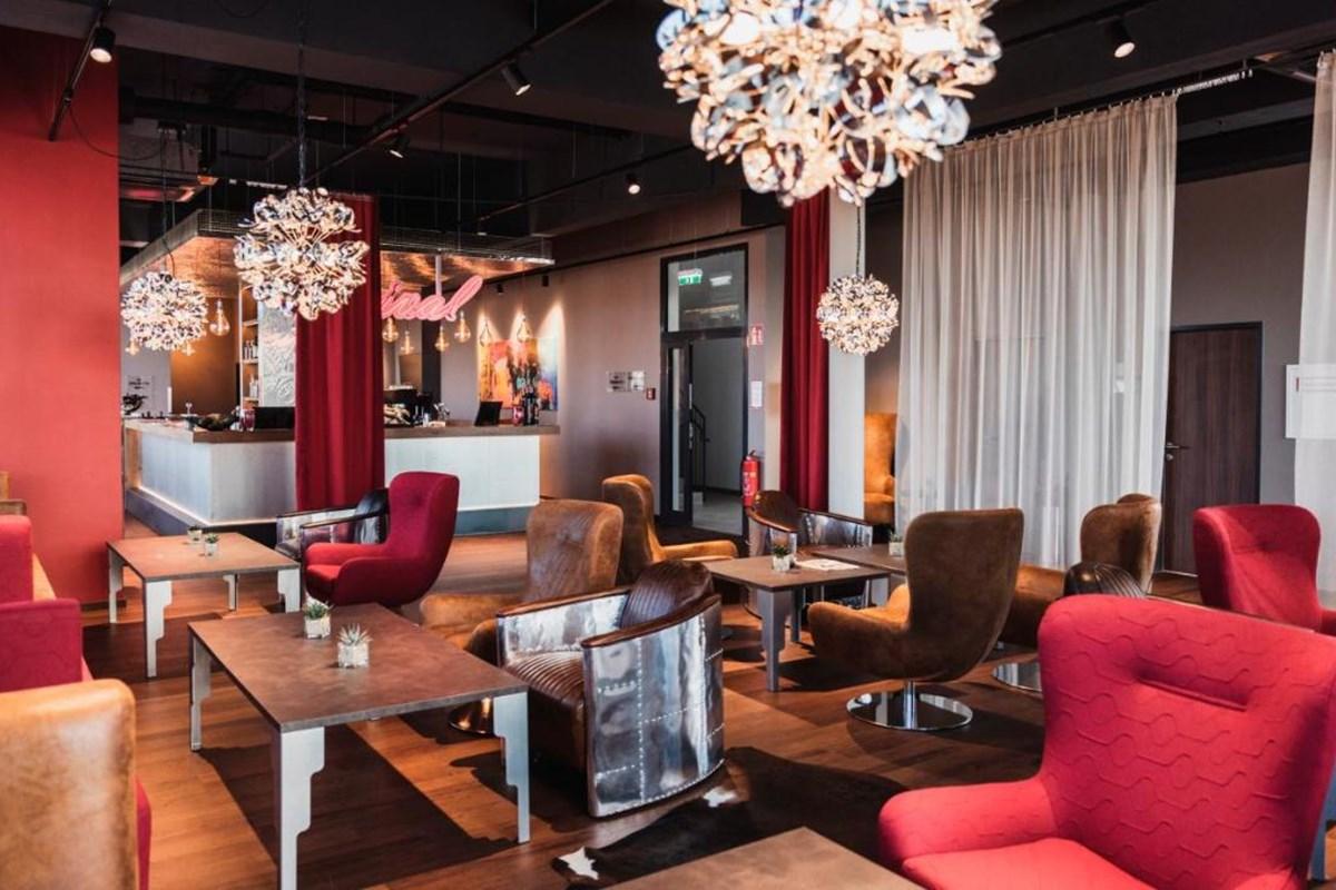 格拉茨机场爱米迪亚快捷酒店 Feldkirchen bei Graz 外观 照片